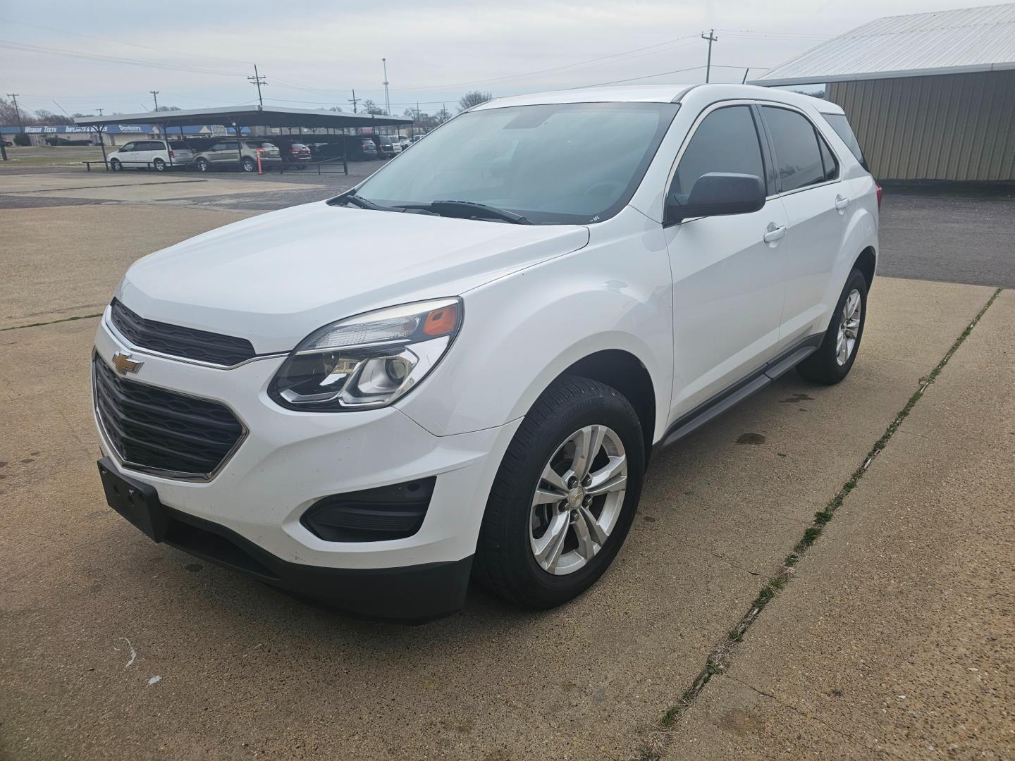 2017 WHITE Chevrolet Equinox LS 2WD (2GNALBEK6H6) with an 2.4L L4 DOHC 16V FFV engine, 6A transmission, located at 533 S Seven Points BLVD, Seven Points, TX, 75143, (430) 255-4030, 32.313999, -96.209351 - Photo#0